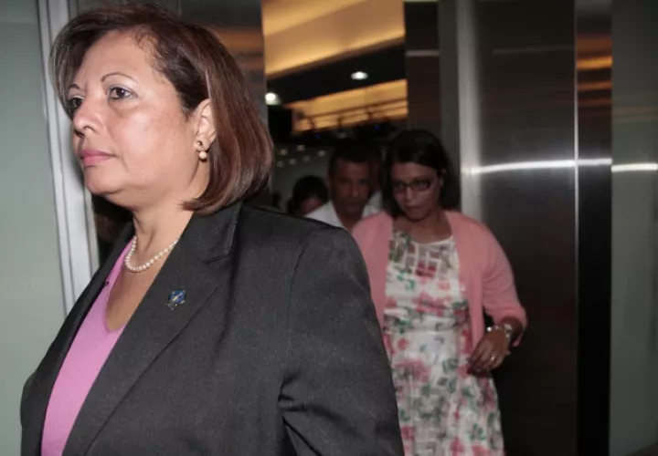 La fiscal Vielka Broce a su salida de la Comisión de Credenciales de la Asamblea Nacional. /Foto Víctor Arosemena