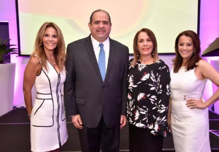 1. Puchy Serrano, Jorge Tzortzatos, Catya Vargas y Estela Villa-Real.