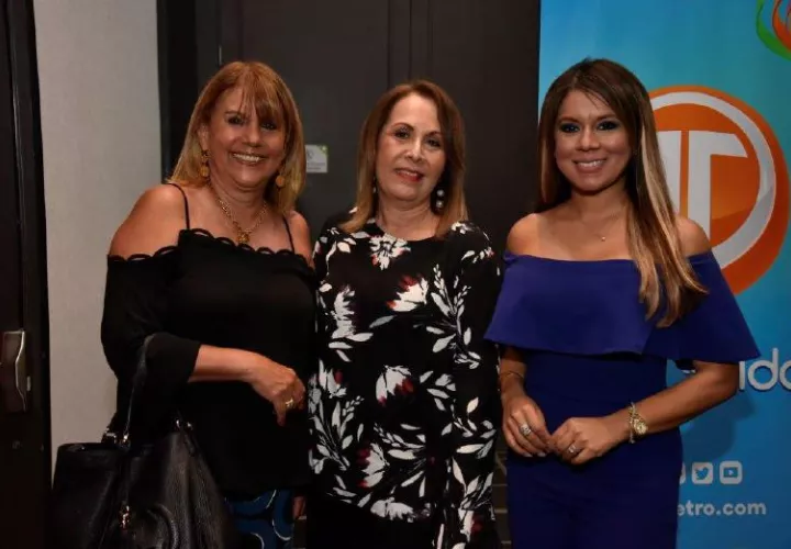 5. Diana Martáns, Catya Vargas y Susan Castillo.