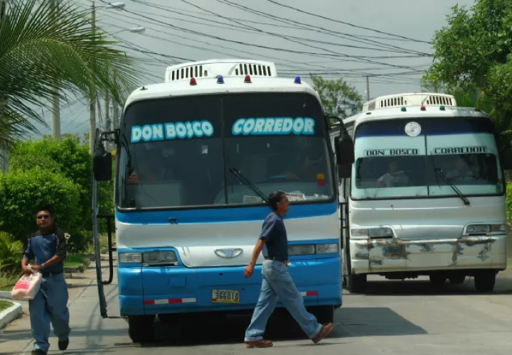 Los usuarios están en medio de toda esta problemática. /Foto: Jesús Simmons