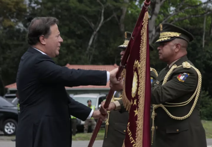 Cambio de mando. /Foto Víctor Arosemena