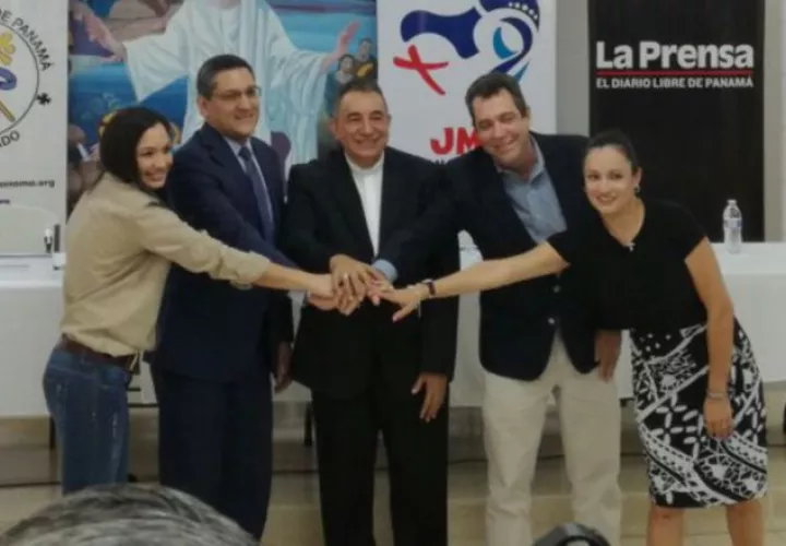 Durante la firma del convenio. Foto: Yaissel Urieta Moreno
