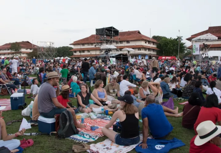 Grandes y chicos asistieron para disfrutar de las presentaciones artísticas durante el Panamá Jazz F.  /Foto Aurelio Herrera