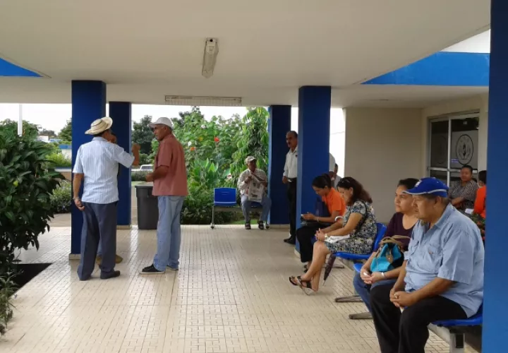 Los pacientes esperan prontas respuestas para sus necesidades. /Foto Tays Domínguez  