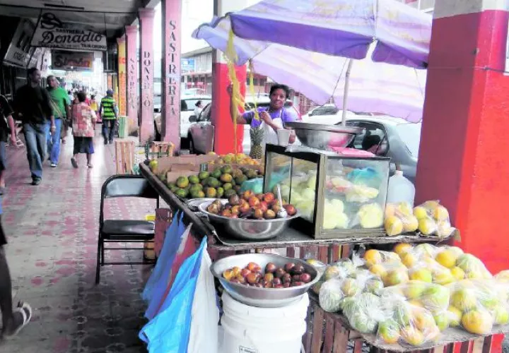 El trabajo informal se ha convertido en la única forma de supervivencia para los panameños desempleados. /Foto: Panamá América