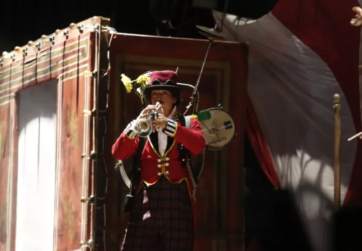 El escenario fue ambientado como un circo.