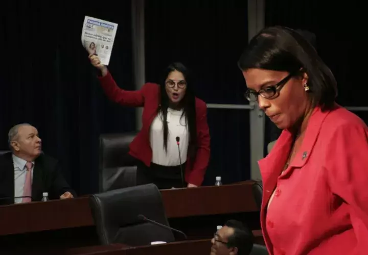 La diputada Zulay Rodríguez fue una de las voces más activas en el Pleno para denunciar la selectividad de la fiscal Zuleyka Moore. /Foto Víctor Arosemena
