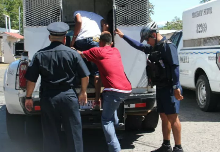 Detenidos por arma de fuego. Foto. Mayra Madrid. 