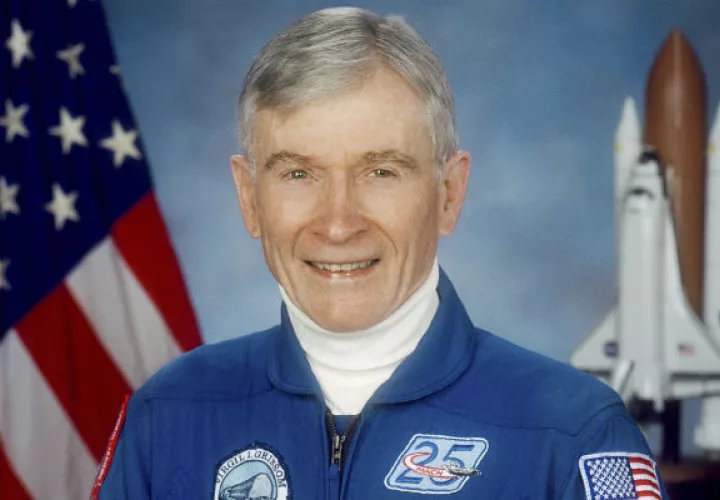 John Young, falleció a los 87 años por problemas de neumononía. FOTO/AP 