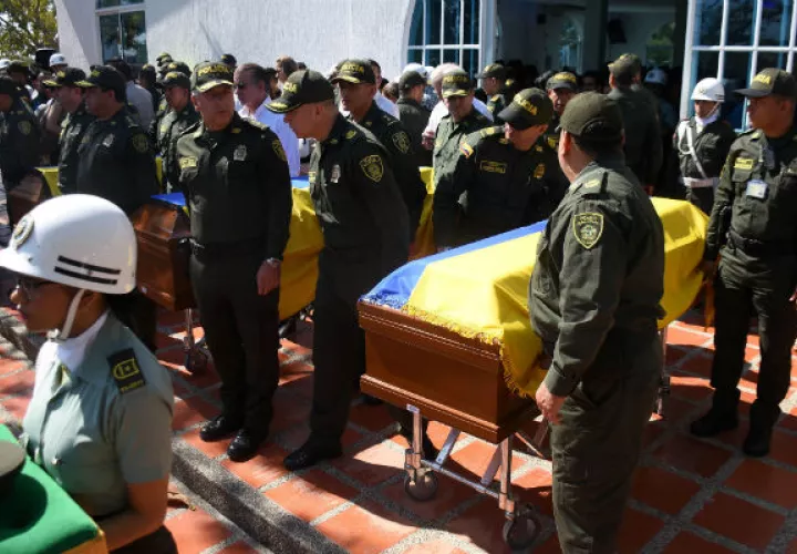 Funeral de los cinco policías caídos en la explosión en Barranquilla. FOTO/EFE