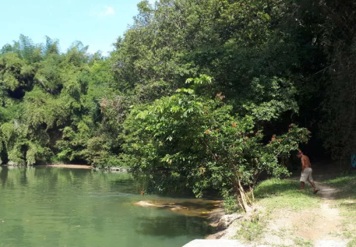 Las Mendozas es la zona del río Zaratí donde se realiza el desfile acuático / Archivo.