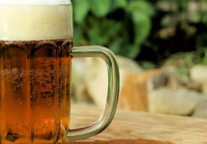 La función cognitiva de las personas que consumen esta cantidad de alcohol cada día se reduce significativamente.