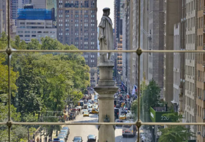 La estatua de Cristóbal Colón, está ubicada en Columbus Circle. FOTO/AP