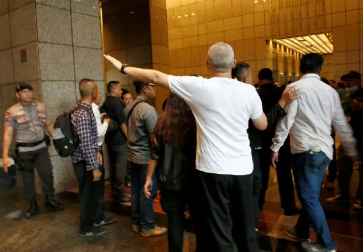 Trabajadores fueron desalojados. Foto: EFE