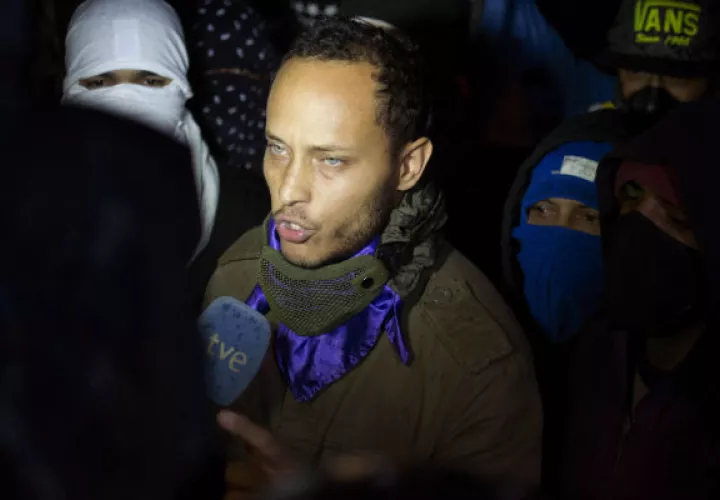 Óscar Pérez hablando con la prensa. Foto: AP  