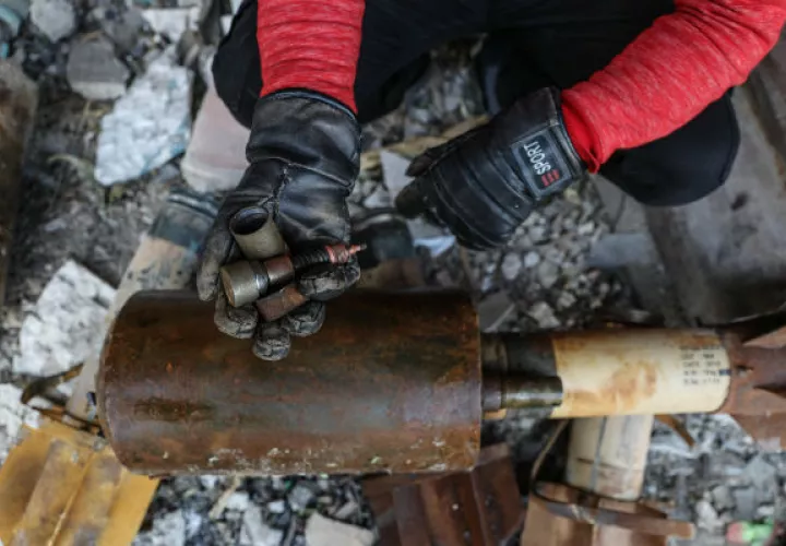 Dispositivo explosivo difusor de gas que se utilizó. Foto: EFE 