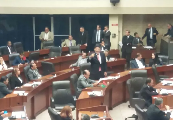 Discurso del diputado, Gabriel Soto en la Asamblea Nacional. Foto/Adiel Bonilla