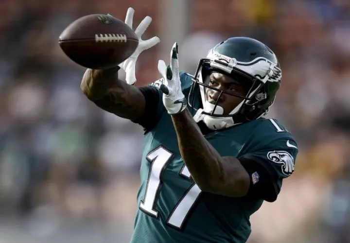 Alshon Jeffery recibe un pase. Foto AP
