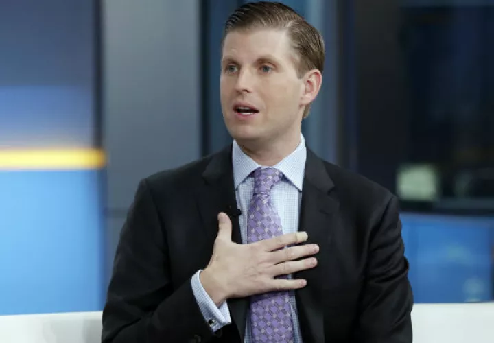 Eric Trump defiende a capa y espada a su padre. FOTO/AP