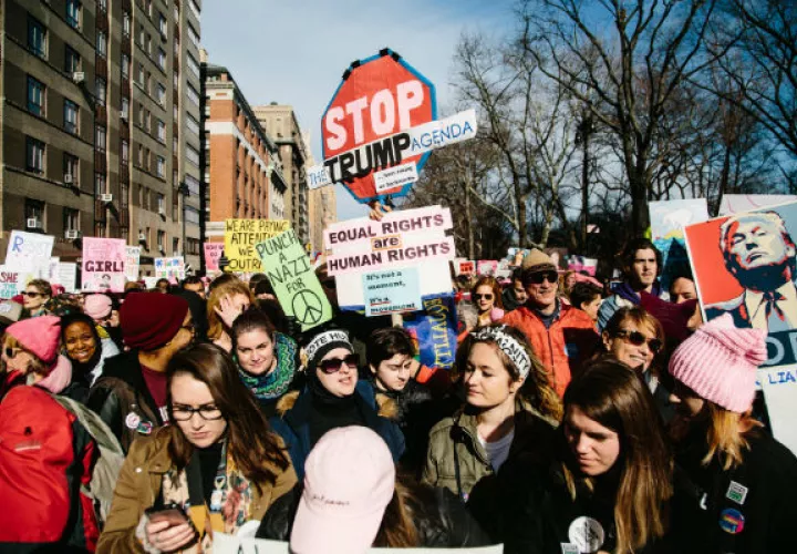 Marcha de mujeres en Nueva York, contra la administración de Donald Trump y apoyando a los soñadores. FOTO/AP