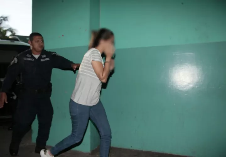 Fue aprehendida durante operativo tras denuncias.Foto/Víctor Arosemana