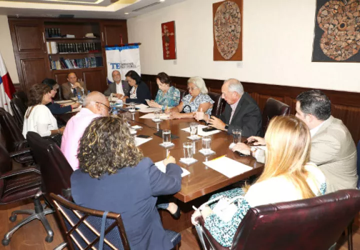  Reunión del TE con miembros del Foro Ciudadano Pro Reformas Electorales. Foto/Cortesía