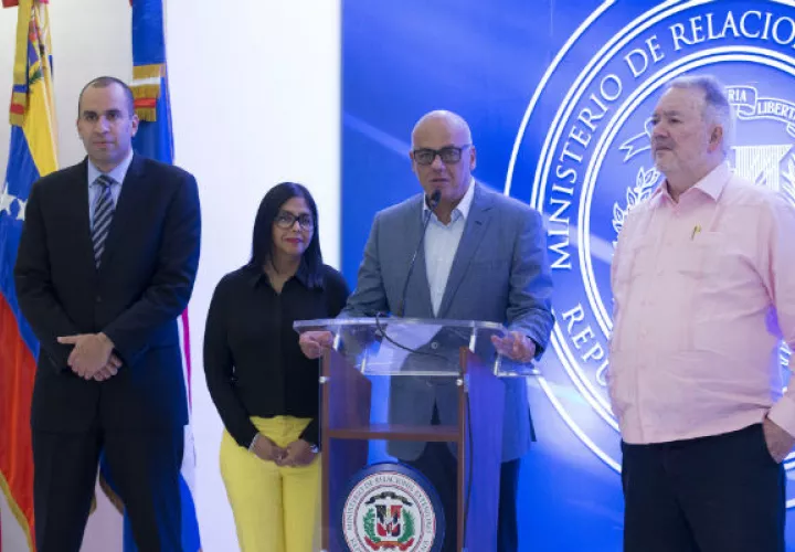 El ministro venezolano de Comunicación y Cultura, Jorge Rodríguez, rinde el informe sobre la reunión. FOTO/EFE