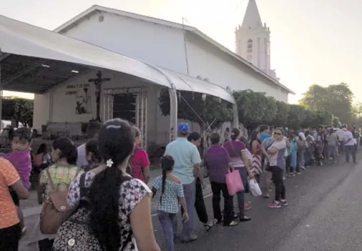 Centenares de feligreses acuden a la peregrinación