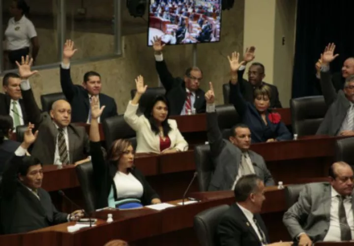 La bancada del PRD votó en masa en contra de las magistradas. /Foto Víctor Arosemena