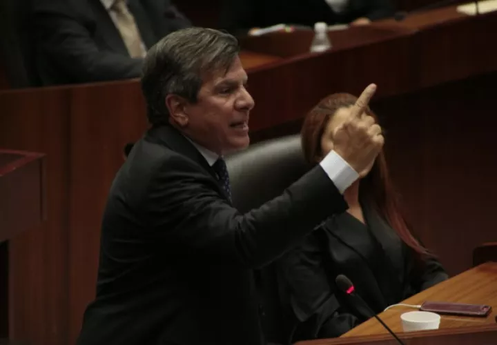 En su Twitter, el diputado José Luis Varela prometió "guerra". /Foto Víctor Arosemena