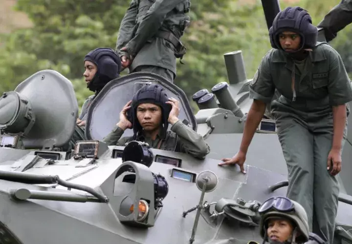 La posibilidad de un golpe de Estado contra Maduro es considerada como una de las alternativas para sacarlo del poder.  Archivo.