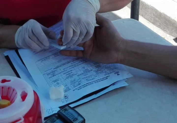 Se realizan pruebas  rápidas de VIH en la provincia de Panamá Oeste para que la población lleve su control. /Foto Eric Montenegro