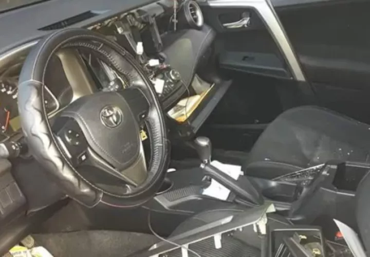 Uno de los carros afectados. /Foto Zenaida Vásquez
