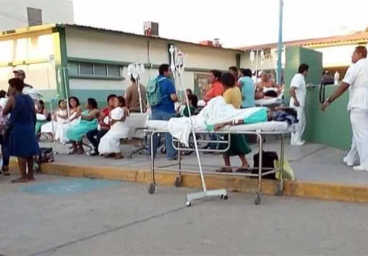 Pacientes evacuado, de los hospitales de Pinotepa Nacional y Jamiltepec. EFE