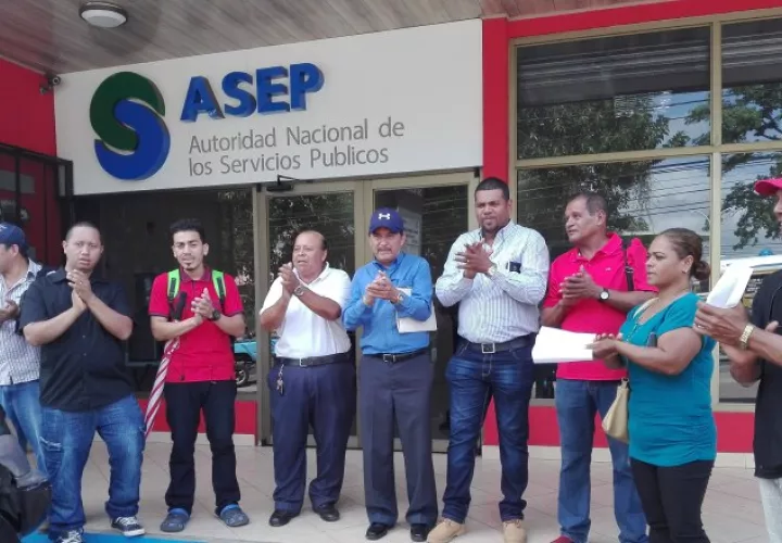 Comunicadores entregaron un escrito a la Asep. /Foto Erick Ariel Montenegro