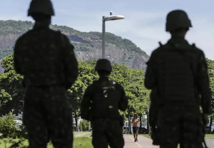Fuerzas Armadas patrullan las calles en Río de Janeiro. EFE