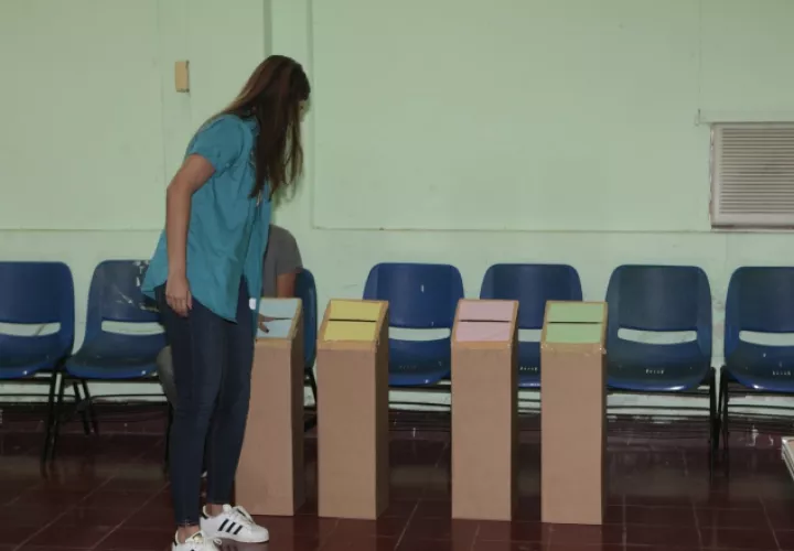 537 mil 990 jóvenes entre las edades de 18 y 25 años están habilitados para votar en las próximas elecciones. /Foto Víctor Arosemena  