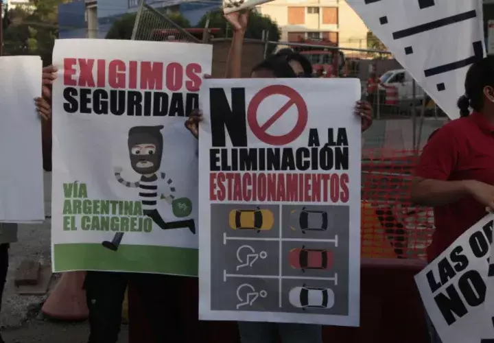 Moradores  volvieron a las calles a protestar por falta de estacionamientos y piden mayor seguridad. 