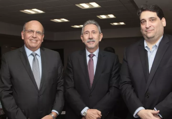 3. Mario López, Carlos Cano y Camilo Valdés.