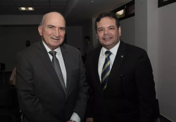 5.  Francisco Linares y Juan Antonio Tejada.