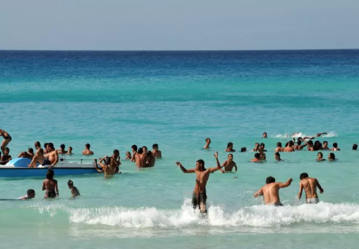 Mi Ambiente, Policía Nacional, Servicio Nacional Aeronaval y el Servicio Nacional de Fronteras realizaron búsquedas en áreas de la playa.