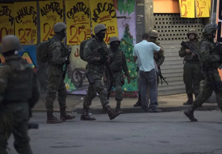 Militarizan Río de Janeiro. AP