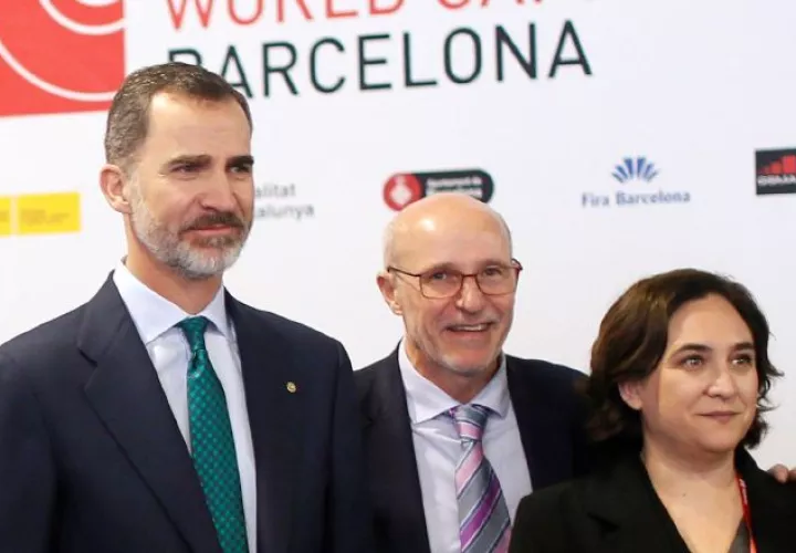 El rey Felipe VI  y la alcaldesa de Barcelona, Ada Colau, en la inauguración del MWC. EFE