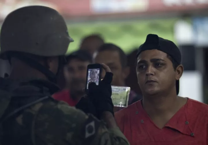 Los habitantes de Río de Janeiro son presos de la violencia. AP