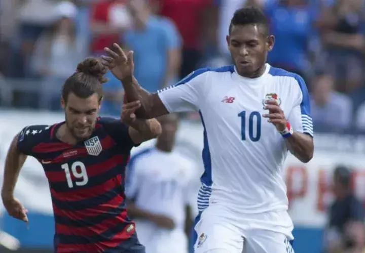 Ismael Díaz (dcha.) jugó con la Selección Mayor de Fútbol de Panamá en la Copa Oro 2017. En este torneo, marco un gol. /Foto EFE