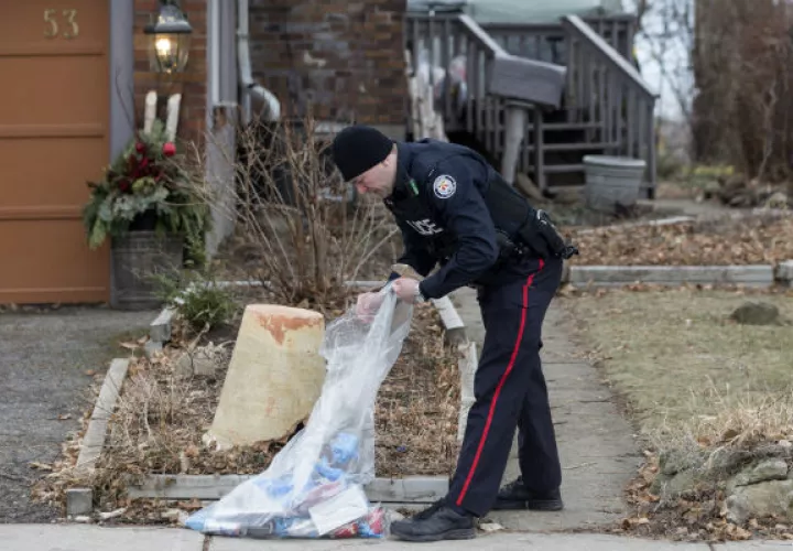 La policía busca varios restos humanos de la propiedad de Bruce McArthur. FOTO/AP