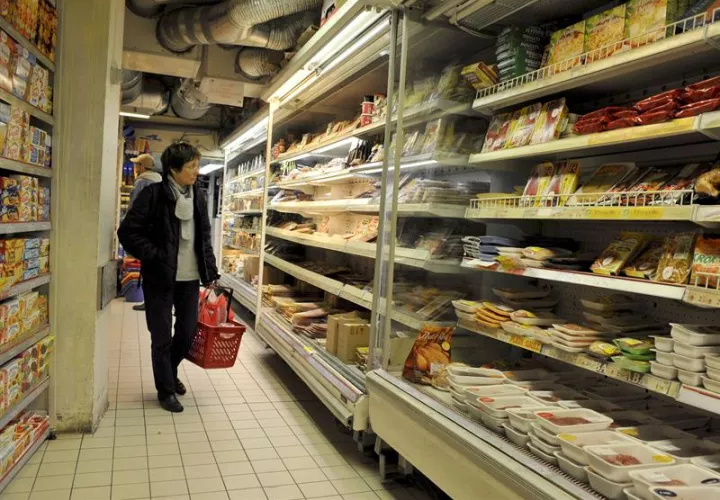 Estos alimentos suelen contener altos niveles de grasa saturada, azúcar y sal y menos cantidad de fibra. Foto: EFE