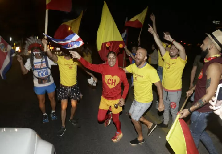 Partidarios del candidato presidencial Carlos Alvarado. Foto: AP 