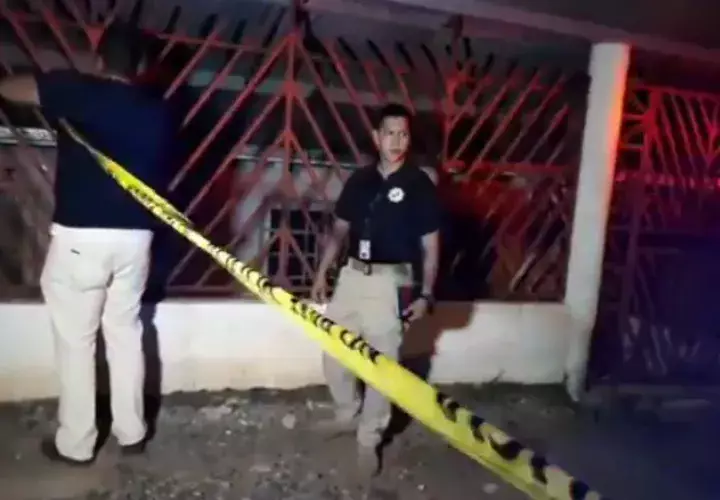 El cadáver fue ubicado por unos vecinos que reportaron el hecho a la policía / Foto: Delfia Cortés.