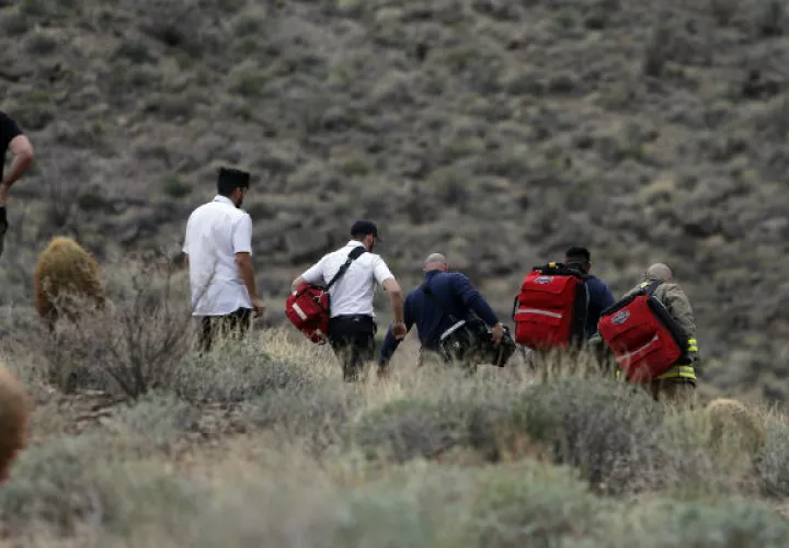 Los sobrevivientes fueron trasladados por aire a un hospital de Las Vegas, informó el jefe de la policía. FOTO/AP
